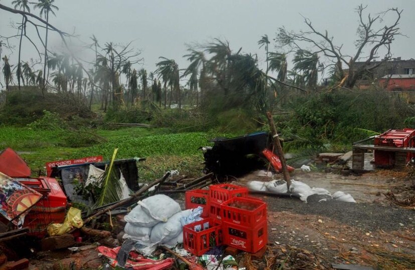 খুরদা মেন রোডের বহু বাড়িতে দরজা-জানলা উড়ে গিয়েছে। কয়েকটি বাড়িতে ফাটল দেখা দেওয়ায় আতঙ্ক ছড়ায়।  (Image: PTI)