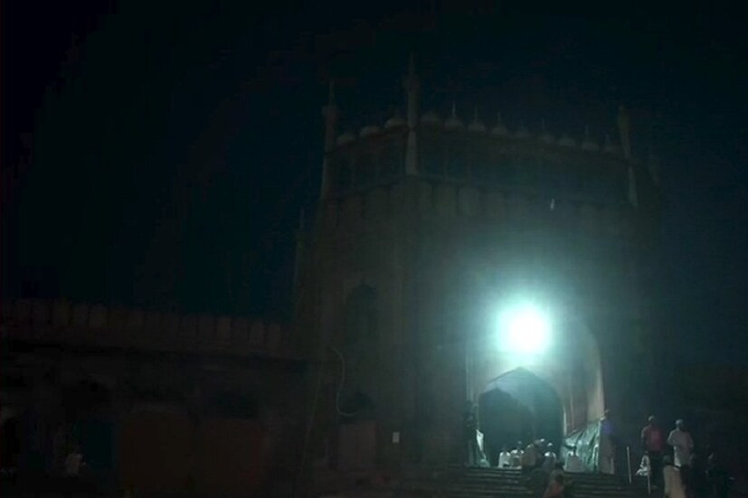সেই সেবা মূলক কাজের মধ্যে দানধ্যান করা, মিথ্যা কথা না বলা, পর দ্রব্য হরণ না করা ইত্যাদি আরও রয়েছে ৷ এই বছরের প্রথম দিনের দিল্লির জামা মসজিদের রমজানের ছবি ৷ ছবি সৌজন্যে এএনআই ৷