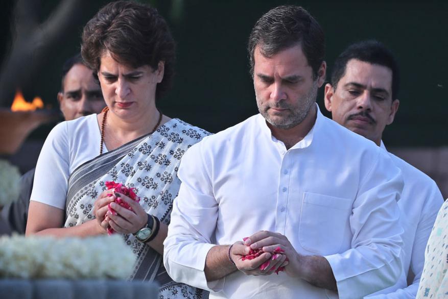 এর আগে তাঁর মা ইন্দিরা গান্ধি ছিলেন দেশটির প্রধানমন্ত্রী। ইন্দিরা গান্ধি নিহত হলে দলের ও দেশের দায়িত্ব নেন রাজীব গান্ধি। (Image: PTI) এর আগে তাঁর মা ইন্দিরা গান্ধি ছিলেন দেশটির প্রধানমন্ত্রী। ইন্দিরা গান্ধি নিহত হলে দলের ও দেশের দায়িত্ব নেন রাজীব গান্ধি। (Image: PTI)