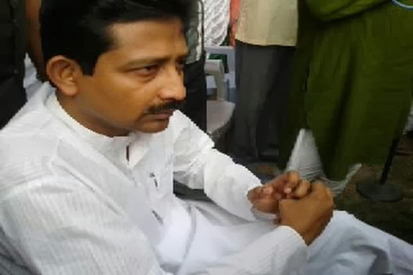 দায়িত্ব বাড়ানো হয়েছে রাজীব বন্দ্যোপাধ্যায়েরও ৷ বর্তমানে আদিবাসী উন্নয়ন দফতরের দায়িত্বে রয়েছেন রাজীব ৷ এরই সঙ্গে রাজীবের হাতে দেওয়া হল অনগ্রসর শ্রেণি কল্যাণের দায়িত্বও ৷ ফাইল ছবি ৷