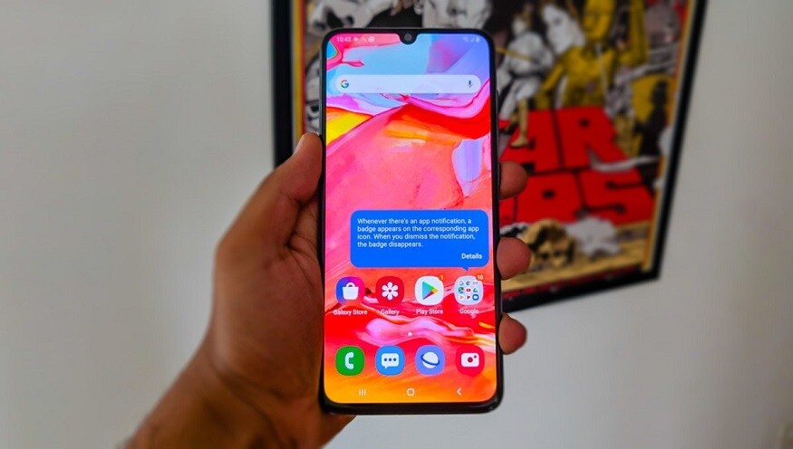 ফোনে রয়েছে ট্রিপল রিয়ার ক্যামেরা, তার মধ্যে একটি 32 মেগাপিক্সেল - f/1.7 লেন্স। আর একটি 8 মেগাপিক্সেল - f/2.2 আলট্রা ওয়াইড অ্যাঙ্গেল লেন্স আর 5 মেগাপিক্সেল দেপ্ত সেসর লেন্স। সেলফির জন্য রয়েছে 32 মেগাপিক্সেল সেন্সর। ফোনে রয়েছে ট্রিপল রিয়ার ক্যামেরা, তার মধ্যে একটি 32 মেগাপিক্সেল - f/1.7 লেন্স। আর একটি 8 মেগাপিক্সেল - f/2.2 আলট্রা ওয়াইড অ্যাঙ্গেল লেন্স আর 5 মেগাপিক্সেল দেপ্ত সেসর লেন্স। সেলফির জন্য রয়েছে 32 মেগাপিক্সেল সেন্সর।
