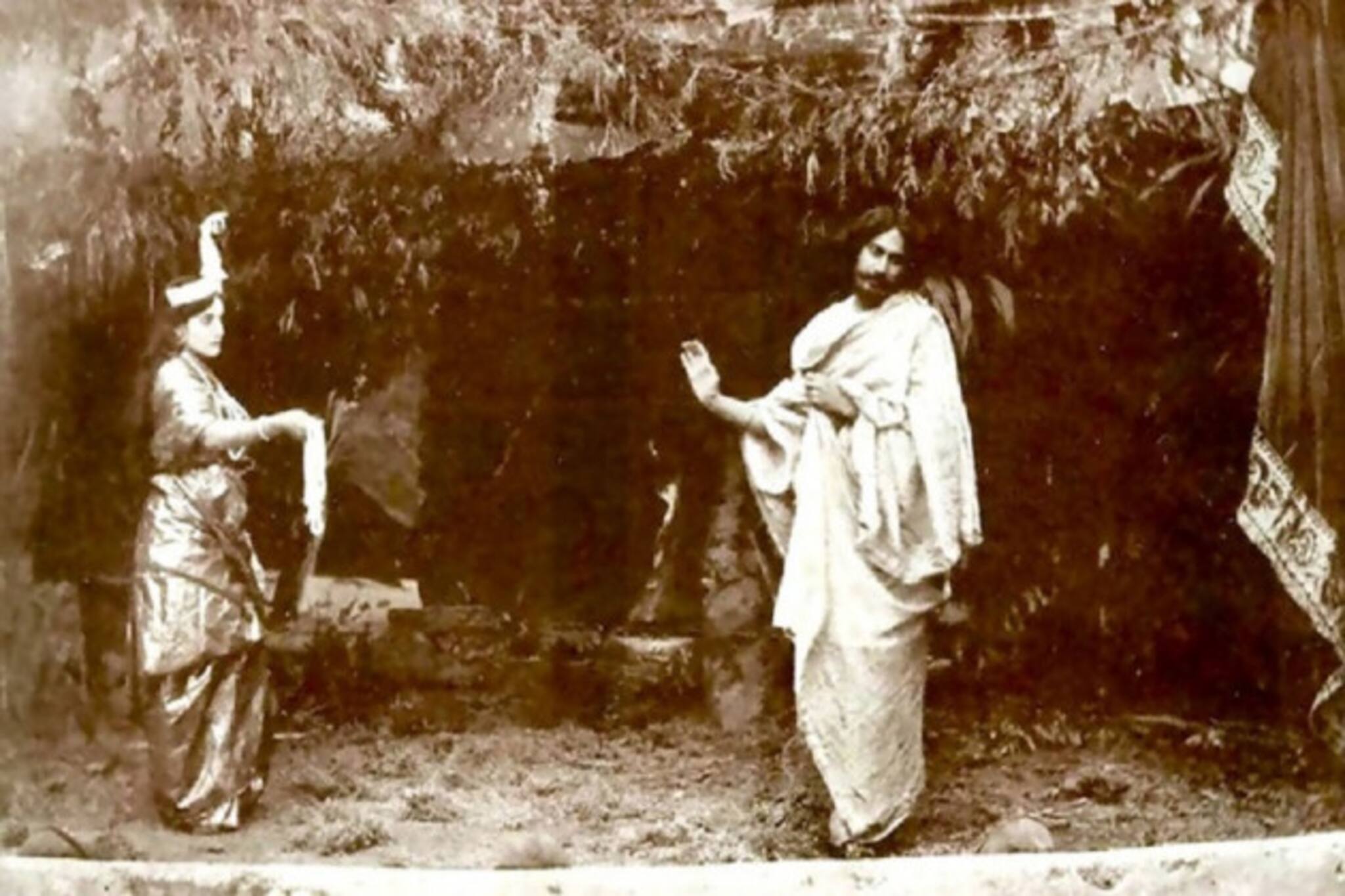 রবীন্দ্রনাথ তাঁর জীবনে একটিই চলচ্চিত্র পরিচালনা করেন। সেই ছবির শ্যুটিং হয়েছিল নিউ এম্পায়ারে...