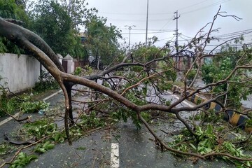 দেখে নিন কলকাতা থেকে কত দূরে এই ভয়ঙ্কর ঝড়