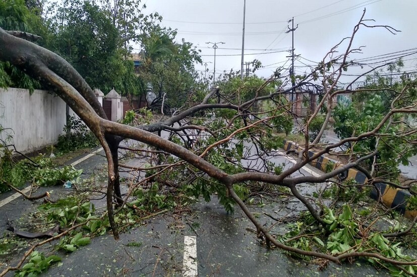 • রাজ্যে ধেয়ে আসছে ফণী ৷ আতঙ্কের প্রহর গুণছেন রাজ্যবাসী ৷