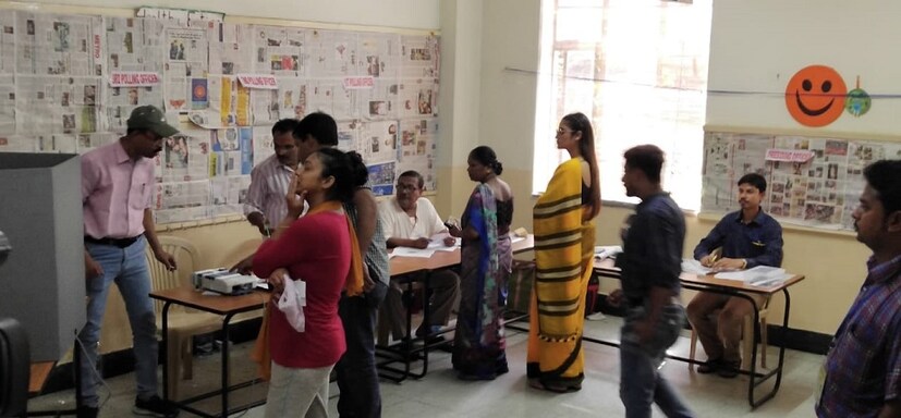 মর্ডান হাইস্কুল বুথে গিয়েছিলেন নুসরত ৷