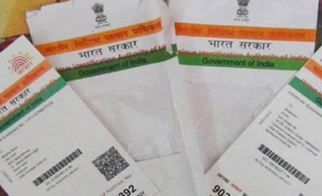 আপনার কার্ড অ্যাক্টিভেট রয়েছে কিনা জানতে UIDAI ওয়েবসাইট (uidai.gov.in) হোমপেজে গিয়ে সার্ভিস ট্যাবের নিচে 'Verify Aadhar Number' অপশন দেওয়া রয়েছে ৷ আপনি তাতে ক্লিক করলেই একটি নতুন পেজ খুলে যাবে ৷ সেখানে আপনার আধার নম্বর ও ক্যাপচা দিয়ে ভেরিফাই বটনে ক্লিক করুন ৷ যদি অ্যাক্টিভেট থাকে তাহলে সবুজ রঙের টিক আসবে ৷ আপনার কার্ড অ্যাক্টিভেট রয়েছে কিনা জানতে UIDAI ওয়েবসাইট (uidai.gov.in) হোমপেজে গিয়ে সার্ভিস ট্যাবের নিচে 'Verify Aadhar Number' অপশন দেওয়া রয়েছে ৷ আপনি তাতে ক্লিক করলেই একটি নতুন পেজ খুলে যাবে ৷ সেখানে আপনার আধার নম্বর ও ক্যাপচা দিয়ে ভেরিফাই বটনে ক্লিক করুন ৷ যদি অ্যাক্টিভেট থাকে তাহলে সবুজ রঙের টিক আসবে ৷