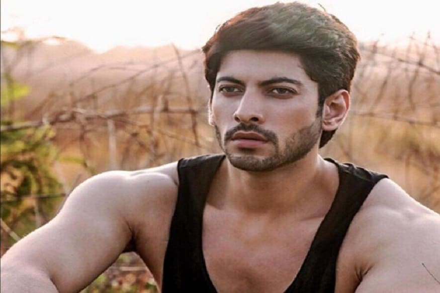 ফের খবরের শিরোনামে উঠে এলেন টিভি অভিনেতা অভিমন্যু চৌধুরী ৷ তবে এবার কোনও নতুন ধারাবাহিকে অভিনয় করার জন্য নয়, বরং মুম্বইয়ের এক বিউটি সালোঁর কর্মচারীর ওপর ছুরি নিয়ে হামলা করার ঘটনায় খবরে উঠে এলেন অভিমন্যু ৷ ফের খবরের শিরোনামে উঠে এলেন টিভি অভিনেতা অভিমন্যু চৌধুরী ৷ তবে এবার কোনও নতুন ধারাবাহিকে অভিনয় করার জন্য নয়, বরং মুম্বইয়ের এক বিউটি সালোঁর কর্মচারীর ওপর ছুরি নিয়ে হামলা করার ঘটনায় খবরে উঠে এলেন অভিমন্যু ৷