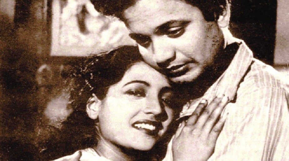 বাঙালি সিনেমাপ্রেমী দর্শকেরা ভাবতেন উত্তম-সুচিত্রার ছবিতেই যদি এত প্রেম তাহলে পরদার বাইরে কত না প্রেম! আসলে ব্যাপারটা ছিল ঠিক উল্টো।photo source collected বাঙালি সিনেমাপ্রেমী দর্শকেরা ভাবতেন উত্তম-সুচিত্রার ছবিতেই যদি এত প্রেম তাহলে পরদার বাইরে কত না প্রেম! আসলে ব্যাপারটা ছিল ঠিক উল্টো।photo source collected