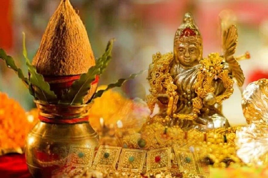 কে না চায় জীবনে সুখ শান্তি অক্ষয় থাকুক। সংসারে কখনও যেন অভাব অনটন না আসে। অক্ষয় তৃতীয়ার দিন পয়লা বৈশাখের মতোই অনেকে নতুন ব্যবসা, নতুন ঘর বাড়ি বা যে কোনও শুভ কাজ সম্পন্ন করতে চান। এই দিন যদি মা লক্ষ্মী বা গণেশ ঠাকুরকে সন্তুষ্ট করা যায়, তা হলে গোটা বছর তাঁদের কৃপা লাভ করা যায়। আজ অক্ষয়তৃতীয়ার দিন এই নিয়মগুলো মেনে চলুন, সুফল পাবেনই--Photo Source: Collected কে না চায় জীবনে সুখ শান্তি অক্ষয় থাকুক। সংসারে কখনও যেন অভাব অনটন না আসে। অক্ষয় তৃতীয়ার দিন পয়লা বৈশাখের মতোই অনেকে নতুন ব্যবসা, নতুন ঘর বাড়ি বা যে কোনও শুভ কাজ সম্পন্ন করতে চান। এই দিন যদি মা লক্ষ্মী বা গণেশ ঠাকুরকে সন্তুষ্ট করা যায়, তা হলে গোটা বছর তাঁদের কৃপা লাভ করা যায়। আজ অক্ষয়তৃতীয়ার দিন এই নিয়মগুলো মেনে চলুন, সুফল পাবেনই--Photo Source: Collected