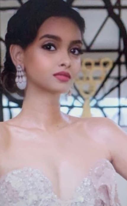 • ডায়না পেন্টি: এ বছর ডায়নার লুকও দারুণ নজর কেড়েছে সকলের ৷ তবে সাদা গাউনে ছোট্ট ডায়নাকে অবশ্য এর আগে কেউ দেখেননি ৷ • ডায়না পেন্টি: এ বছর ডায়নার লুকও দারুণ নজর কেড়েছে সকলের ৷ তবে সাদা গাউনে ছোট্ট ডায়নাকে অবশ্য এর আগে কেউ দেখেননি ৷