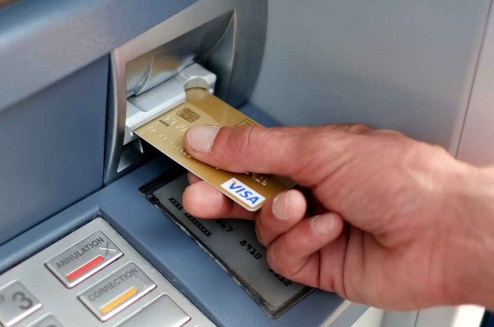 • ফিক্সড ডিপোজিট: ব্যাঙ্কে না গিয়ে শুধু ATM ব্যবহার করেই আপনি ফিক্সড ডিপোজিট করতে পারবেন টাকা ৷ সময় ও সুদের হার ফুটে উঠবে ATM স্ক্রিনেই ৷ • ফিক্সড ডিপোজিট: ব্যাঙ্কে না গিয়ে শুধু ATM ব্যবহার করেই আপনি ফিক্সড ডিপোজিট করতে পারবেন টাকা ৷ সময় ও সুদের হার ফুটে উঠবে ATM স্ক্রিনেই ৷