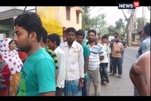সকাল থেকেই বুথের সামনে ভোটারদের লম্বা লাইন সকাল থেকেই বুথের সামনে ভোটারদের লম্বা লাইন
