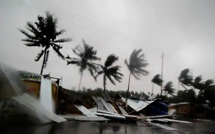 ভূপৃষ্ঠ দিয়ে যাওয়ার ফলে শক্তিক্ষয় ফণীর ৷ ওড়িশায় ফণী তাণ্ডবলীলা চালালেও এরাজ্যে ঢোকার আগে গতি অনেকটাই কমে যাওয়াও সেরকম ভয়াবহ পরিস্থিতির সৃষ্টি হয়নি ৷ ভূপৃষ্ঠ দিয়ে যাওয়ার ফলে শক্তিক্ষয় ফণীর ৷ ওড়িশায় ফণী তাণ্ডবলীলা চালালেও এরাজ্যে ঢোকার আগে গতি অনেকটাই কমে যাওয়াও সেরকম ভয়াবহ পরিস্থিতির সৃষ্টি হয়নি ৷