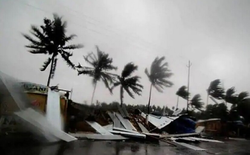 ভূপৃষ্ঠ দিয়ে যাওয়ার ফলে শক্তিক্ষয় ফণীর ৷ ওড়িশায় ফণী তাণ্ডবলীলা চালালেও এরাজ্যে ঢোকার আগে গতি অনেকটাই কমে যাওয়াও সেরকম ভয়াবহ পরিস্থিতির সৃষ্টি হয়নি ৷ 