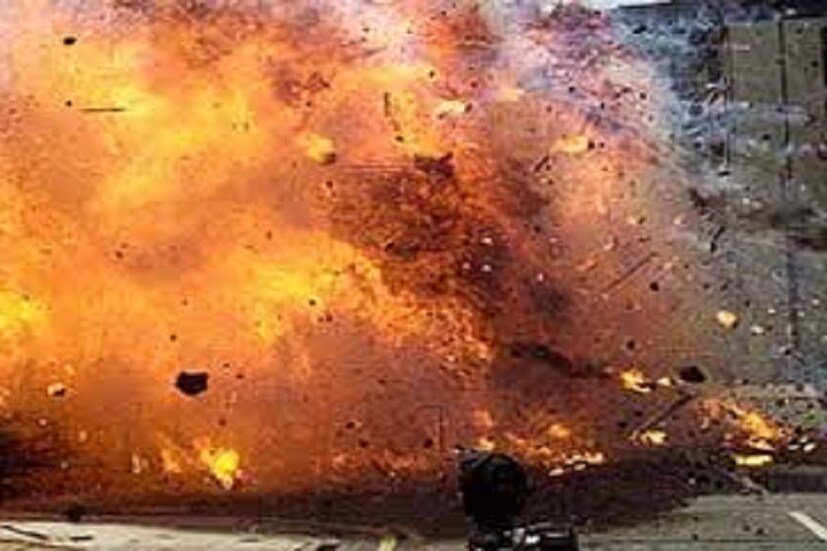 সমগ্র এলাকাজুড়ে বিশাল পুলিশ বাহিনী মোতায়েন ৷ DawnNewsTV সূত্রে জানা গিয়েছে ডিআইজি অপারেশন আহতদের অবস্থা খতিয়ে দেখতে ইতিমধ্যেই হাসপাতালে পৌঁছেছেন ৷ প্রতীকী ছবি ৷