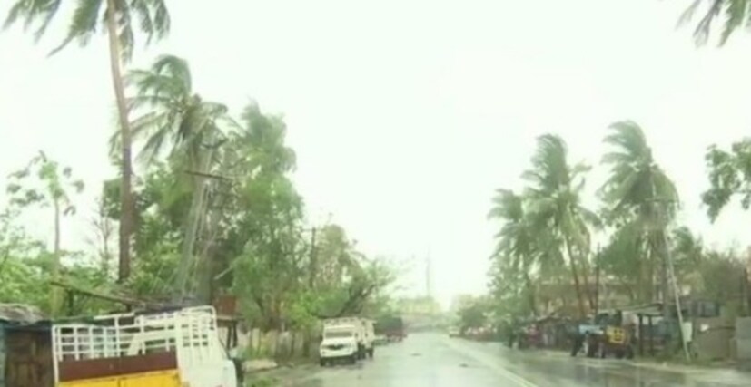 • ভোররাতে আরও তীব্র হবে ঝড়ের গতি ৷