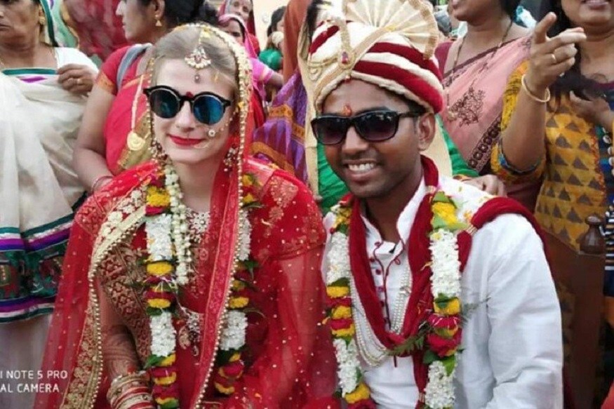 ভালবাসার কোনও জাতপাত নেই ৷ নেই স্পর্শ-বর্ণ বা গন্ধও ৷ জার্মান সুন্দরীর প্রেমে পড়ে বিয়ে করেছেন উত্তরপ্রদেশের সন্তান রিঙ্কু ৷ দুজনের চারহাত এক হয়েছে ৷ ভালবাসার কোনও জাতপাত নেই ৷ নেই স্পর্শ-বর্ণ বা গন্ধও ৷ জার্মান সুন্দরীর প্রেমে পড়ে বিয়ে করেছেন উত্তরপ্রদেশের সন্তান রিঙ্কু ৷ দুজনের চারহাত এক হয়েছে ৷
