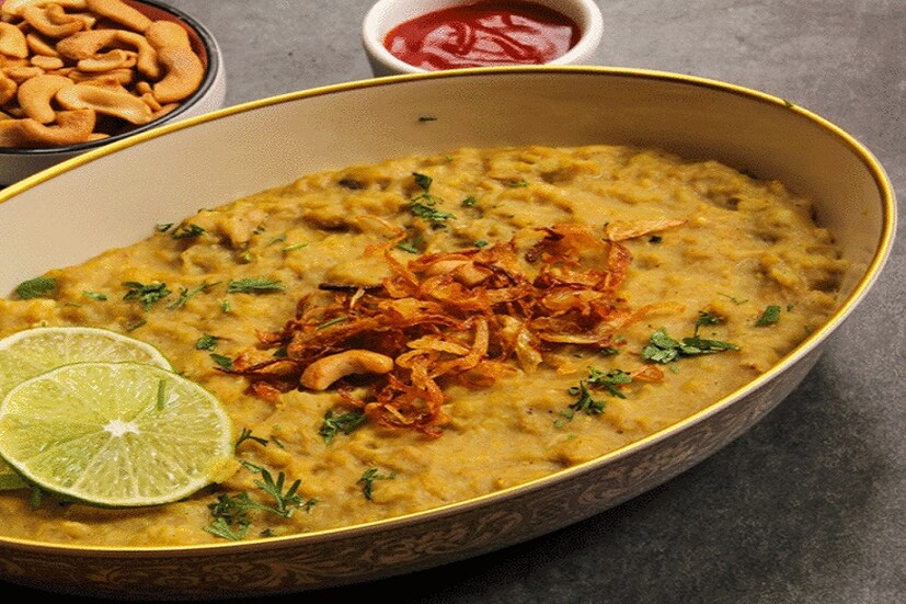 গম, মাংস, জিরে, এলাচ, কাজু, পেস্তা দিয়ে তৈরি করা হয় হালিম৷ সারাদিনের উপোস শেষে তাই শরীরে এনার্জি জোগাতে দারুণ উপকারি হালিম৷