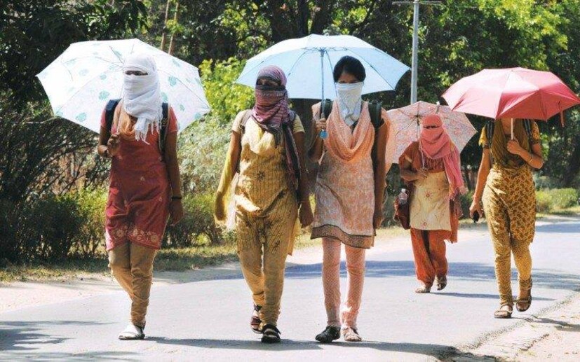 • দক্ষিণের রাজ্যগুলোর মধ্যে তামিলনাড়ু, পণ্ডিচেরী, তেলেঙ্গানায় তাপমাত্রা থাকতে পারে ৪০ ডিগ্রা বা তার বেশি ৷
