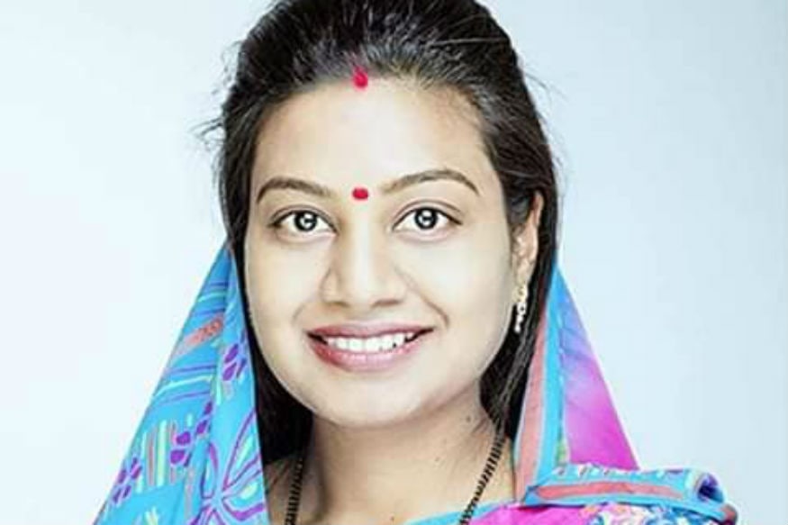 মধ্যপ্রদেশের শাহডোল আসন থেকে জয়ী হয়েছেন হিমাদ্রী ৩২ বছরের ৷ তাঁর বাবা তিনবার বিধায়ক, মা তিনবারের সাংসদ ও একবারের বিধায়ক ৷ বাবা দলবীর সিং ও মায়ের নাম রাজেশ নন্দিনী সিং ৷ মধ্যপ্রদেশের শাহডোল আসন থেকে জয়ী হয়েছেন হিমাদ্রী ৩২ বছরের ৷ তাঁর বাবা তিনবার বিধায়ক, মা তিনবারের সাংসদ ও একবারের বিধায়ক ৷ বাবা দলবীর সিং ও মায়ের নাম রাজেশ নন্দিনী সিং ৷