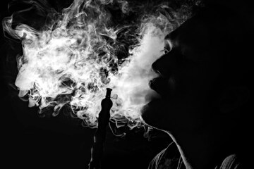 এক টানেতেই মারণ রোগ ! হুকা থেকে থাকুন দূরে...