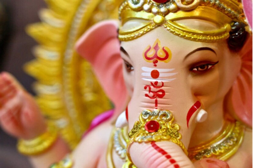 প্রতিদিনই নতুন নতুন দিন সিদ্ধিদাতার আশীর্বাদে মঙ্গলময় হয়ে উঠতে পারে জীবন ৷ তিনি একটু কেতে ভালবাসেন ফলমূল, ঘি, সন্দেশ, দুধ ইত্যাদি দিয়ে তার পুজো করলেই তিনি বেশ সন্তুষ্ট হন ৷