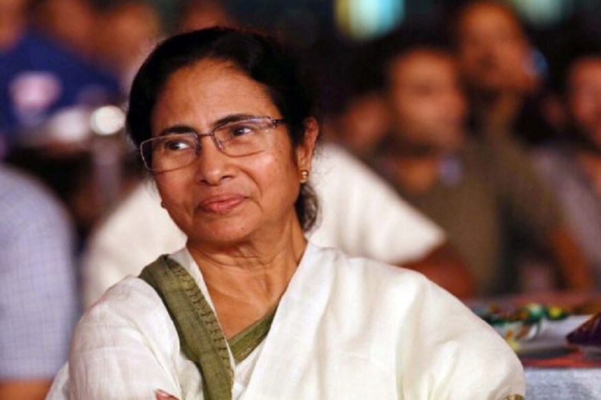 গোটা দেশ ভয়াবহ জলসঙ্কটের মুখোমুখি ৷ আশঙ্কায় এরাজ্যের ভবিষ্যতও ৷ কলকাতা-সহ রাজ্যের বিভিন্ন প্রান্তে কমছে ভূগর্ভস্থ জলের স্তর। এমনকি গত বর্ষাতেও জলে স্তর নেমে গিয়েছে। এতে চিন্তায় নবান্ন। উদ্বিগ্ন মুখ্যমন্ত্রী মমতা বন্দ্যোপাধ্যায়ও ৷ সচেতনতার বার্তা দিতে ১২ জুলাই জল বাঁচাও দিবস পালনের ডাক দিলেন তিনি ৷ গোটা দেশ ভয়াবহ জলসঙ্কটের মুখোমুখি ৷ আশঙ্কায় এরাজ্যের ভবিষ্যতও ৷ কলকাতা-সহ রাজ্যের বিভিন্ন প্রান্তে কমছে ভূগর্ভস্থ জলের স্তর। এমনকি গত বর্ষাতেও জলে স্তর নেমে গিয়েছে। এতে চিন্তায় নবান্ন। উদ্বিগ্ন মুখ্যমন্ত্রী মমতা বন্দ্যোপাধ্যায়ও ৷ সচেতনতার বার্তা দিতে ১২ জুলাই জল বাঁচাও দিবস পালনের ডাক দিলেন তিনি ৷