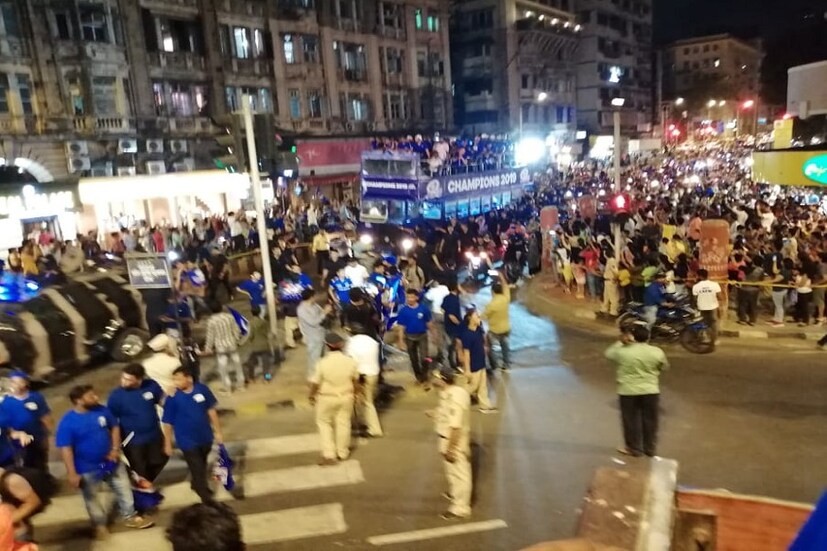 রবিবার হায়দরাবাদে রুদ্ধশ্বাস ফাইনালে চেন্নাই সুপার কিংসকে হারিয়ে চ্যাম্পিয়ন হল মুম্বই ইন্ডিয়ান্স৷
