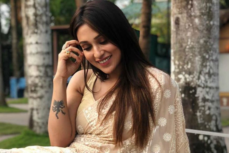 যাদবপুর কেন্দ্র থেকে নির্বাচিত তৃণমূল প্রার্থী মিমি চক্রবর্তীর বয়স ৩০ বছর ৷ সুন্দরী সাংসদের তালিকায় মিমি অন্যতম ৷ যাদবপুর কেন্দ্র থেকে নির্বাচিত তৃণমূল প্রার্থী মিমি চক্রবর্তীর বয়স ৩০ বছর ৷ সুন্দরী সাংসদের তালিকায় মিমি অন্যতম ৷