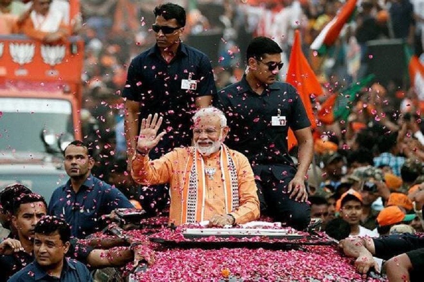 দোকানের মালিক বিবেক আজমেড়া জানান, এমন ২০০ মোদি সীতাফল কুলফি তৈরি করতে কর্মচারীদের ২৪ ঘণ্টারও বেশি সময় লেগেছে ৷ এই কুলফি মোদি ও বিজেপির সাফল্যেকেই উৎসর্গ করেছেন বিবেক ৷ দোকানের মালিক বিবেক আজমেড়া জানান, এমন ২০০ মোদি সীতাফল কুলফি তৈরি করতে কর্মচারীদের ২৪ ঘণ্টারও বেশি সময় লেগেছে ৷ এই কুলফি মোদি ও বিজেপির সাফল্যেকেই উৎসর্গ করেছেন বিবেক ৷