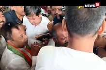 বাজছে ঢাক, কলকাতা বিমানবন্দরে মুকুল রায়কে ঘিরে প্রবল উচ্ছ্বাসে ভাসল জনতা বাজছে ঢাক, কলকাতা বিমানবন্দরে মুকুল রায়কে ঘিরে প্রবল উচ্ছ্বাসে ভাসল জনতা