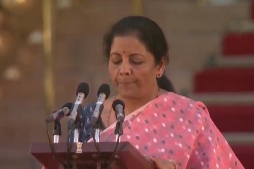 সর্বভারতীয় ইংরেজি সংবাদ মাধ্যমের রিপোর্ট অনুযায়ী, লন্ডনের এক হোম স্টোরে সেলস গার্লেরও কাজ করেছেন নির্মলা ৷ পরে অবশ্য তিনি লন্ডনে PricewaterhouseCoopers- সংস্থার সিনিয়র ম্যানেজার পোস্টে কাজ করতেন ৷ ২০০৩ থেকে ২০০৫ পর্যন্ত জাতীয় মহিলা কমিশনের সদস্যও ছিলেন নির্মলা সীতারমণ ৷