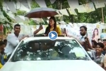 ভোটের দিন বসিরহাটে রোড শো করলেন নুসরত! ভোটের দিন বসিরহাটে রোড শো করলেন নুসরত!