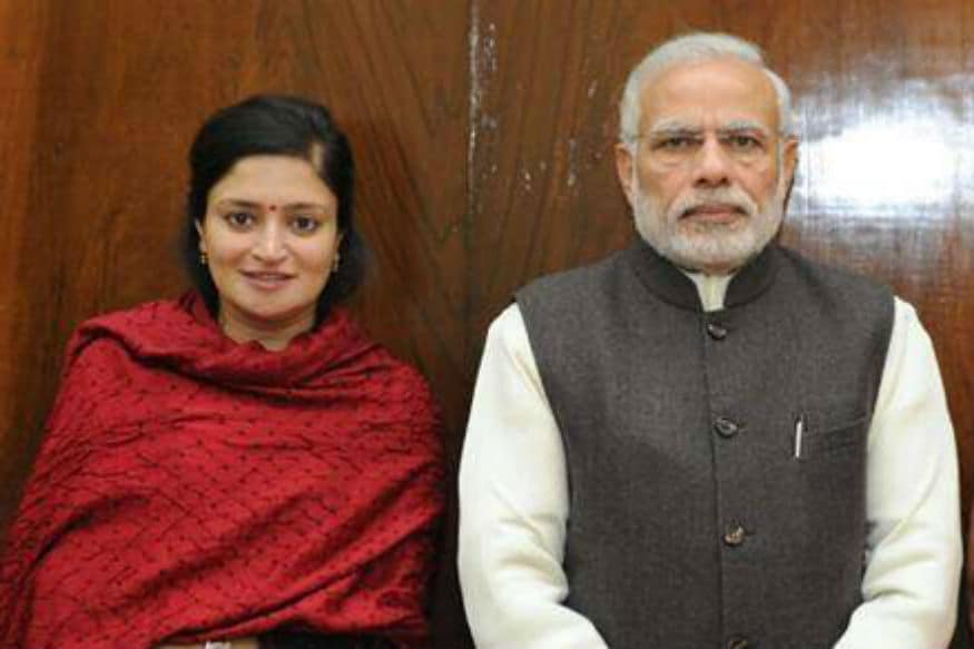 পুণম মাদম তিনি বিজেপি প্রার্থী হিসাবে নির্বাচিত হয়েছেন এইবারে ৷ গুজরাতের জামনগর থেকে জয়ী হয়েছেন তাঁর বয়স ৪৪ বছর ৷ পুণম মাদম তিনি বিজেপি প্রার্থী হিসাবে নির্বাচিত হয়েছেন এইবারে ৷ গুজরাতের জামনগর থেকে জয়ী হয়েছেন তাঁর বয়স ৪৪ বছর ৷