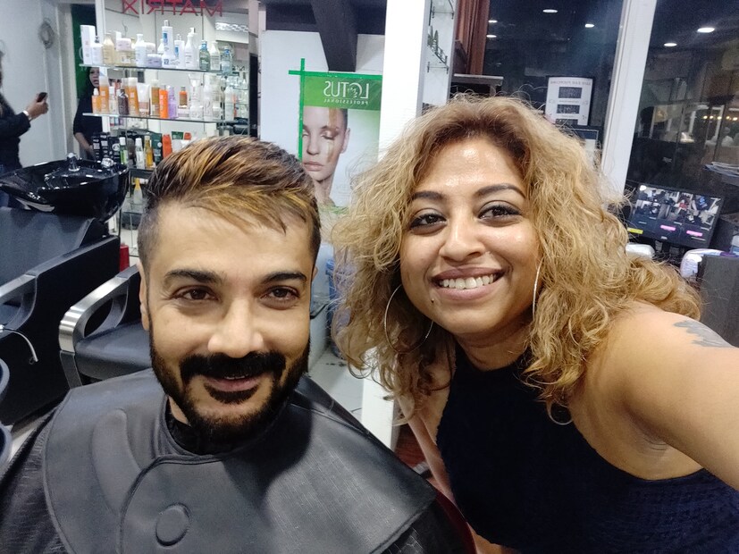 • সঙ্গে বাহারি রংও করলেন তিনি ৷ ছবি: ফেসবুক ৷