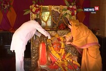 ভোটের ফলের দিন সকালে হনুমান মন্দিরে পুজো দিলেন সস্ত্রীক দিগ্বিজয় সিং ভোটের ফলের দিন সকালে হনুমান মন্দিরে পুজো দিলেন সস্ত্রীক দিগ্বিজয় সিং