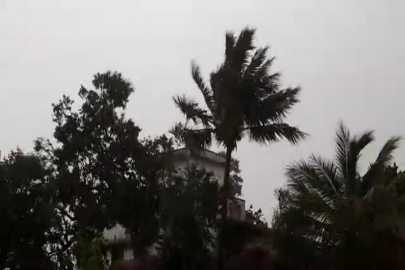 ইতিমধ্যেই অন্ধ্রপ্রদেশের বিভিন্ন প্রান্তে ঝড় শুরু হয়েছে ৷ প্রতীকী ছবি ৷