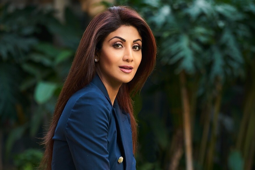 শিল্পা শেঠির ছিপছিপে মেদহীন শরীর সকলের কাছেই ঈর্ষণীয়৷ প্রতিদিন মেপে ২০০০ ক্যালোরি খান শিল্পা৷ প্রোটিন শেক, ২টো খেজুর ও ৮টা কালো কিসমিস শিল্পার নিয়মিত ব্রেকফাস্ট৷ শিল্পা শেঠির ছিপছিপে মেদহীন শরীর সকলের কাছেই ঈর্ষণীয়৷ প্রতিদিন মেপে ২০০০ ক্যালোরি খান শিল্পা৷ প্রোটিন শেক, ২টো খেজুর ও ৮টা কালো কিসমিস শিল্পার নিয়মিত ব্রেকফাস্ট৷