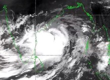 ফণীর দাপটে ফুটে উঠেছে আতঙ্কের ছবি, বাস চলাচল ব্যাহত হওয়ার আশঙ্কা ফণীর দাপটে ফুটে উঠেছে আতঙ্কের ছবি, বাস চলাচল ব্যাহত হওয়ার আশঙ্কা