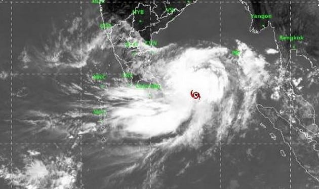 পুরির চাঁদবালি ও গোপালপুরের মধ্যে ল্যান্ডিং-৩ তারিখ দুপুর আড়াইটা-বিকেল ৫.৩০ মধ্যে ৷ গতিবেগ ১৭০-১৮০ কিলোমিটার, সর্বোচ্চ ২০০ হতে পারে ৷ ২ তারিখ পর্যন্ত কোনও বৃষ্টির সতর্কতা নেই৷ পুরির চাঁদবালি ও গোপালপুরের মধ্যে ল্যান্ডিং-৩ তারিখ দুপুর আড়াইটা-বিকেল ৫.৩০ মধ্যে ৷ গতিবেগ ১৭০-১৮০ কিলোমিটার, সর্বোচ্চ ২০০ হতে পারে ৷ ২ তারিখ পর্যন্ত কোনও বৃষ্টির সতর্কতা নেই৷