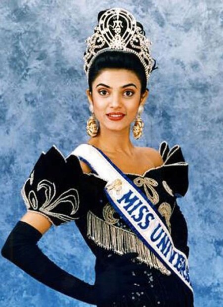 শেষ পর্বের ৩ প্রতিযোগীকেই একই প্রশ্ন করা হয়েছিল৷ তোমার কাছে মহিলা হওয়ার সারমর্ম কী? সুস্মিতার উত্তর ছিল, মহিলা জন্ম ঈশ্বরের উপহার৷শিশুর জন্ম যেমন হয় মায়ের থেকে, তেমনই মহিলাদের থেকেই পুরুষরা শেখেন ভালবাসা, ভাগ করে নেওয়া, যত্ন নেওয়া৷ এই উত্তর তাকে এনে দিয়েছিল মিস ইউনিভার্সের মুকুট৷