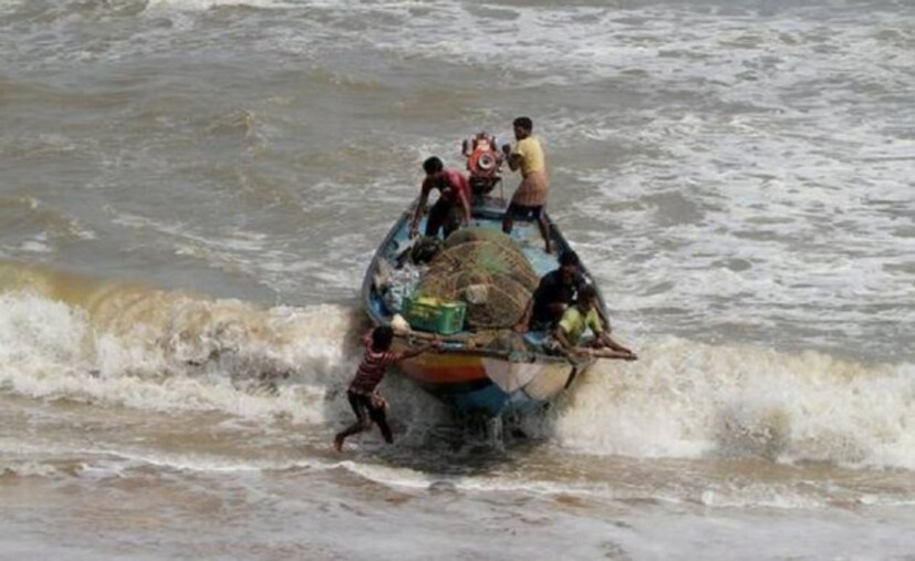 রাত ৯.৩০ থেকে বন্ধ কলকাতা বিমানবন্দর ৷ শনিবার সকাল ৬টা পর্যন্ত বন্ধ থাকবে বিমানবন্দর ৷ একাধিক সংস্থা বিমান বাতিল করেছে ৷ 