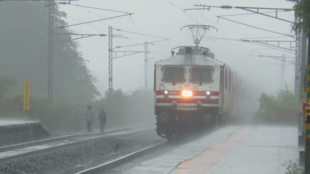 ভারী থেকে অতিভারী বৃষ্টিপাতের আশঙ্কার কথা জানিয়েছে জলপাইগুড়ি, দার্জিলিং-এ সতর্কতা ৷ প্রতীকী ছবি ৷ ভারী থেকে অতিভারী বৃষ্টিপাতের আশঙ্কার কথা জানিয়েছে জলপাইগুড়ি, দার্জিলিং-এ সতর্কতা ৷ প্রতীকী ছবি ৷