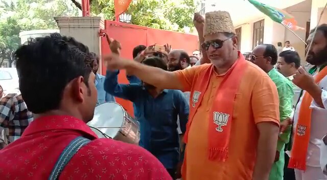 এবারের ‘আর্লি ট্রেন্ড’ যা ইঙ্গিত দিচ্ছে তাতে বিজেপি আগেরবারের ফলকেও ছাপিয়ে যাবে সেই লক্ষণ কিন্তু স্পষ্ট। এবারের ‘আর্লি ট্রেন্ড’ যা ইঙ্গিত দিচ্ছে তাতে বিজেপি আগেরবারের ফলকেও ছাপিয়ে যাবে সেই লক্ষণ কিন্তু স্পষ্ট।