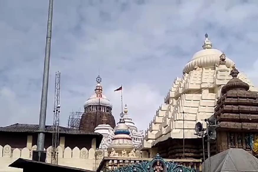 কোনও মারাত্মক বিপর্যয় নিয়ে কি ধেয়ে আসছে ঘূর্ণিঝড় ফণী? এই প্রশ্নই এখন ঘুরে ফিরে আসছে পুরীবাসীদের মনে। পতাকা উড়ে যাওয়া অত্যন্ত অশুভ লক্ষণ বলেই মনে করছেন পুরী মন্দিরের পান্ডা থেকে শুরু করে ভক্তরা। কোনও মারাত্মক বিপর্যয় নিয়ে কি ধেয়ে আসছে ঘূর্ণিঝড় ফণী? এই প্রশ্নই এখন ঘুরে ফিরে আসছে পুরীবাসীদের মনে। পতাকা উড়ে যাওয়া অত্যন্ত অশুভ লক্ষণ বলেই মনে করছেন পুরী মন্দিরের পান্ডা থেকে শুরু করে ভক্তরা।