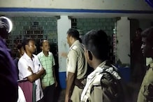 নন্দীগ্রামে উত্তেজনা! ভোট শেষে জওয়ানদের বুথের মধ্যে আটকে রেখে বিক্ষোভ স্থানীয়দের নন্দীগ্রামে উত্তেজনা! ভোট শেষে জওয়ানদের বুথের মধ্যে আটকে রেখে বিক্ষোভ স্থানীয়দের