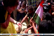 প্রচারে বেড়িয়ে সাপ হাতে তুলে নিলেন প্রিয়াঙ্কা গান্ধি বঢরা প্রচারে বেড়িয়ে সাপ হাতে তুলে নিলেন প্রিয়াঙ্কা গান্ধি বঢরা