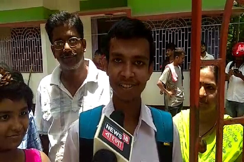 এবারের উচ্চমাধ্যমিকের তৃতীয় স্থান পেয়েছে মৃণ্ময় মণ্ডল ৷ 