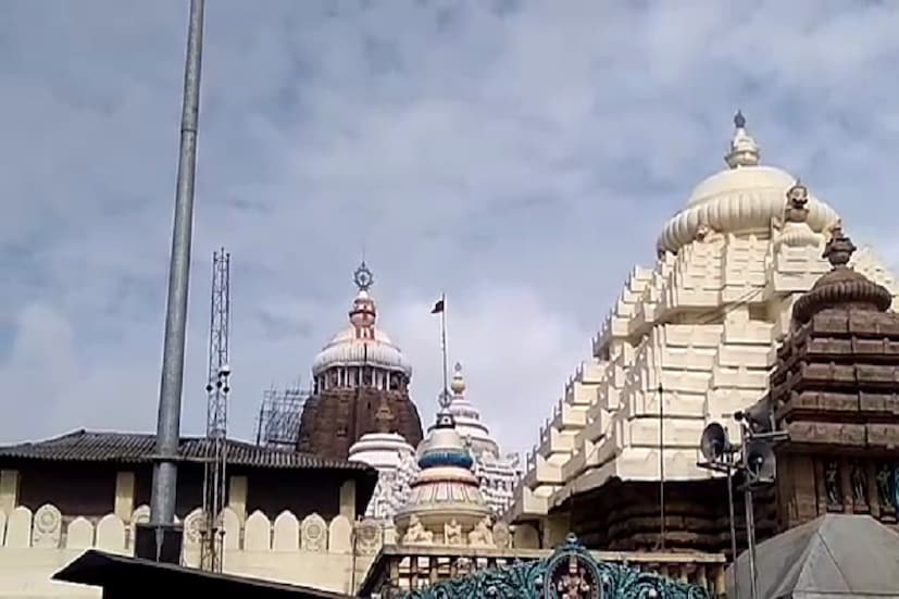 সেই পতাকাই সাতসকালে উড়ে গিয়েছে ৷