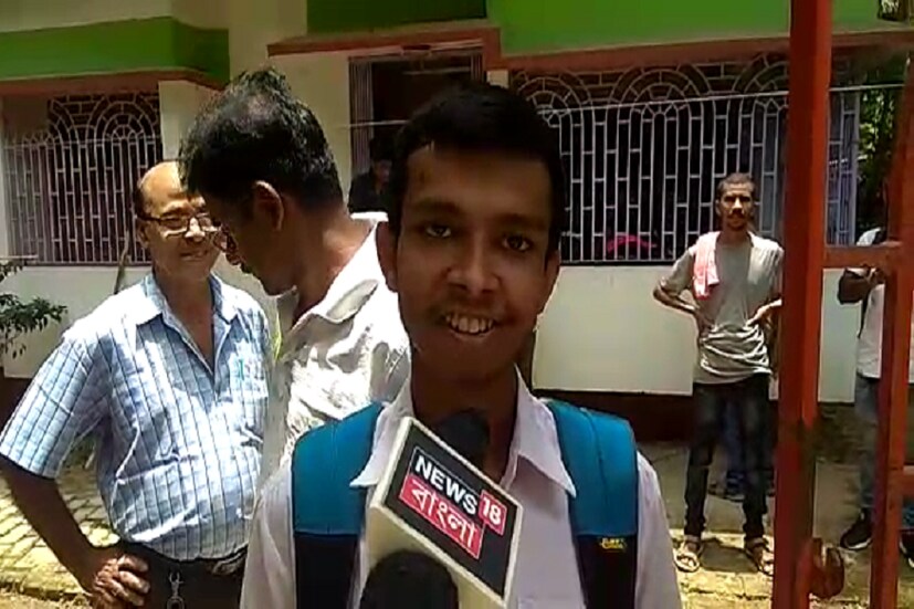 মৃণ্ময় মণ্ডলের প্রাপ্ত নম্বর তৃতীয় মৃণ্ময় মণ্ডল (৪৯৪), নম্বরের পাশের হার ৯৮.৮% ৷